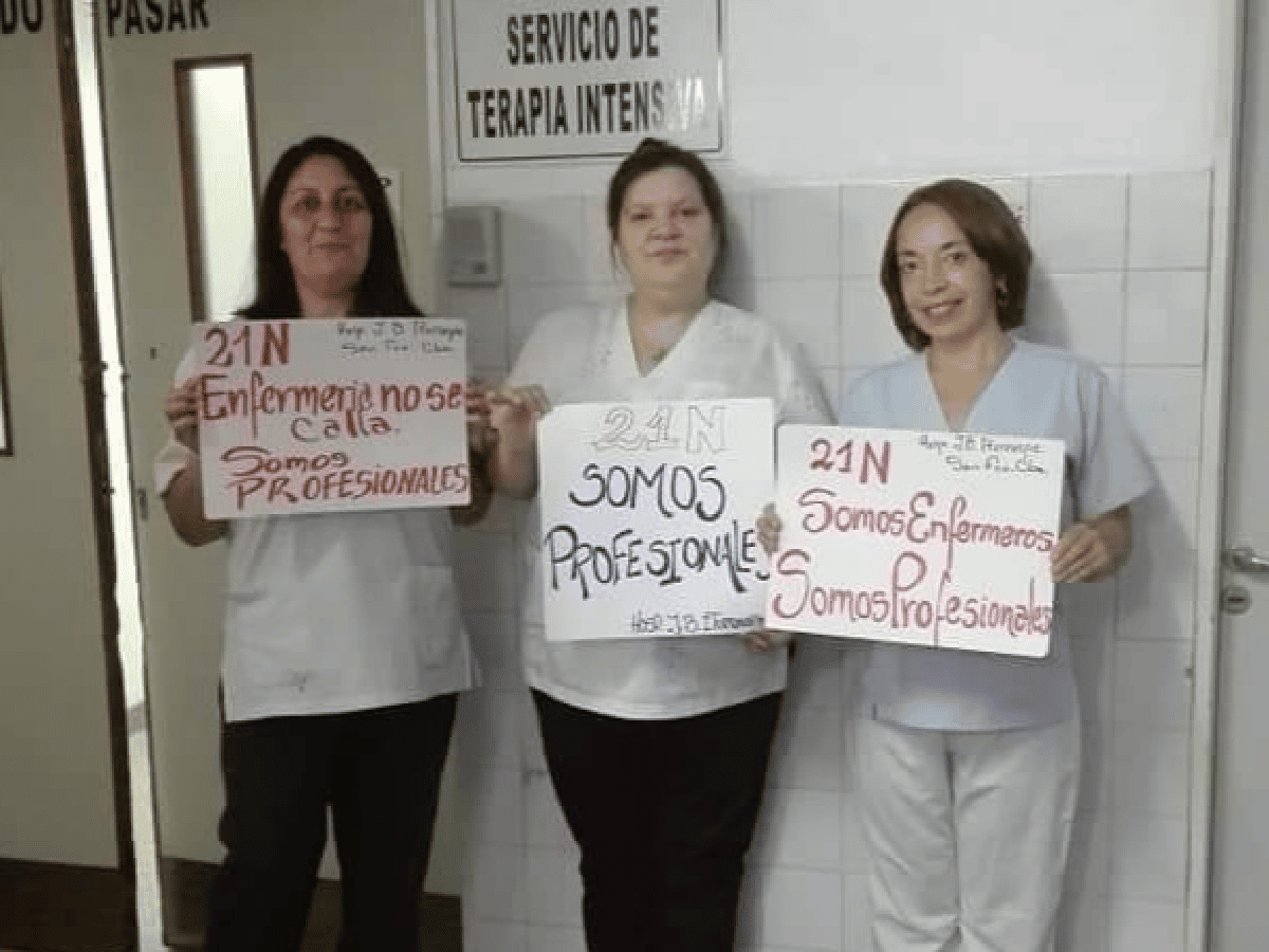 Enfermeros se movilizan en defensa de la profesión