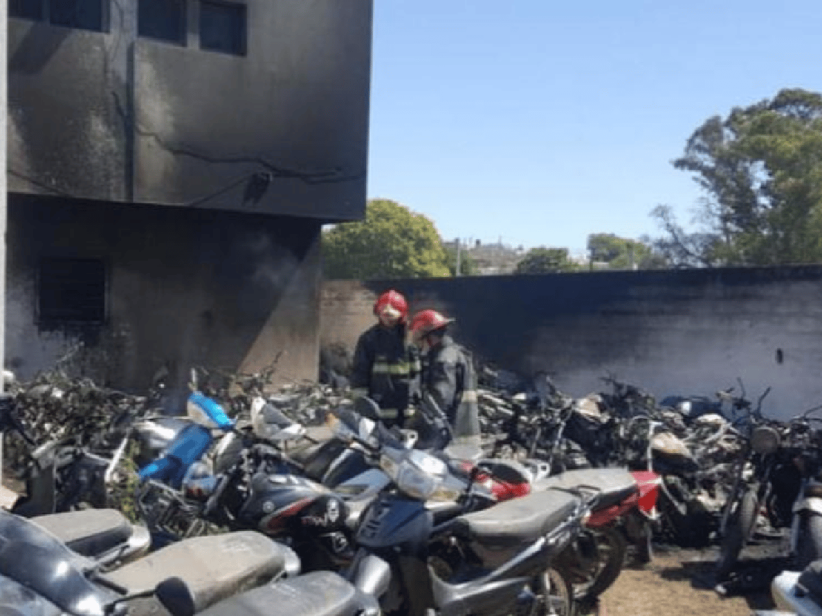 Por un asado, 77 motos se quemaron en una comisaría