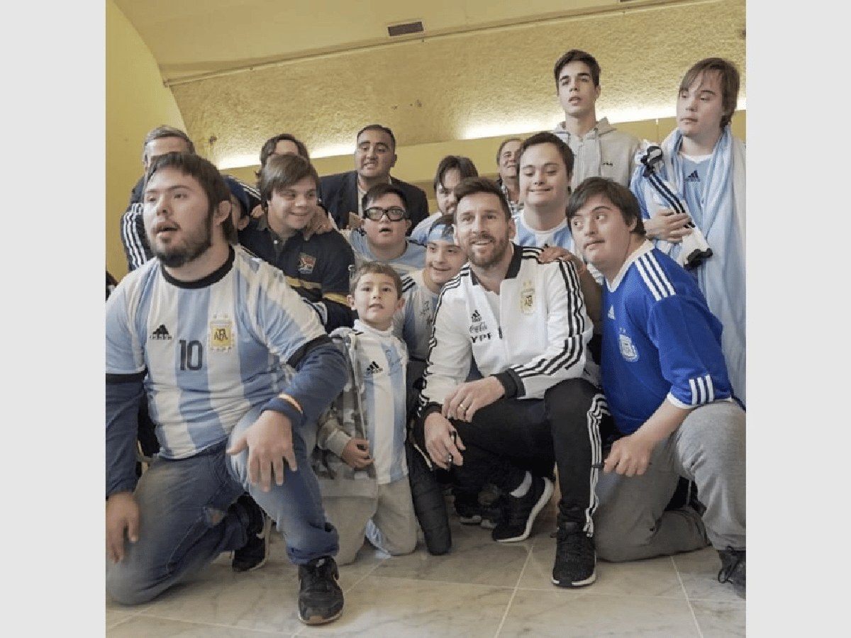 San Juan: Messi y sus compañeros les cumplieron el sueño a decenas de chicos en el hotel 