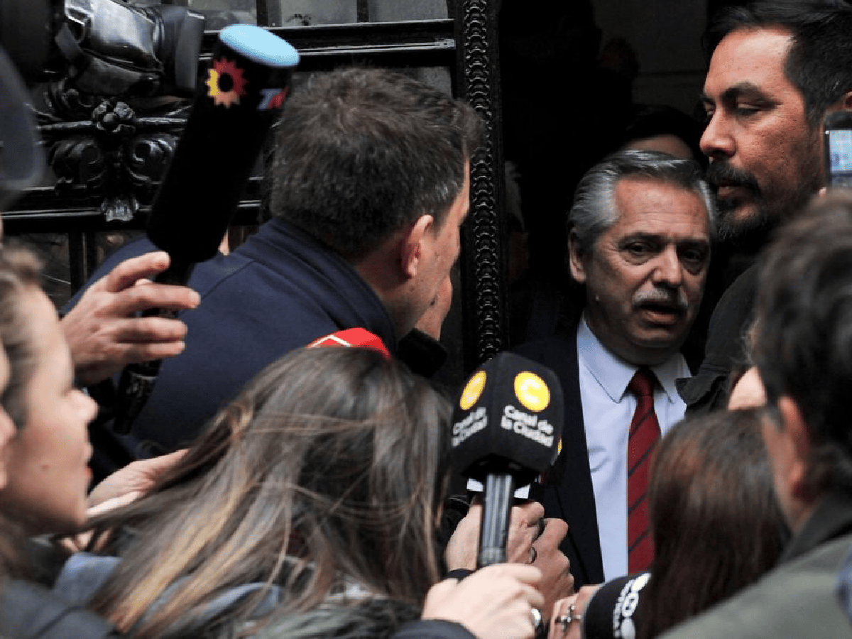Alberto Fernández regreso al país y afirmo que "hace un tiempo" que no habla con Macri