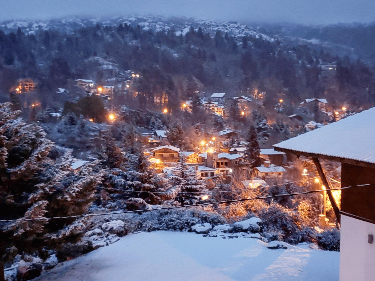 Córdoba bajo la nieve: las sierras amanecieron cubiertas de copos blancos