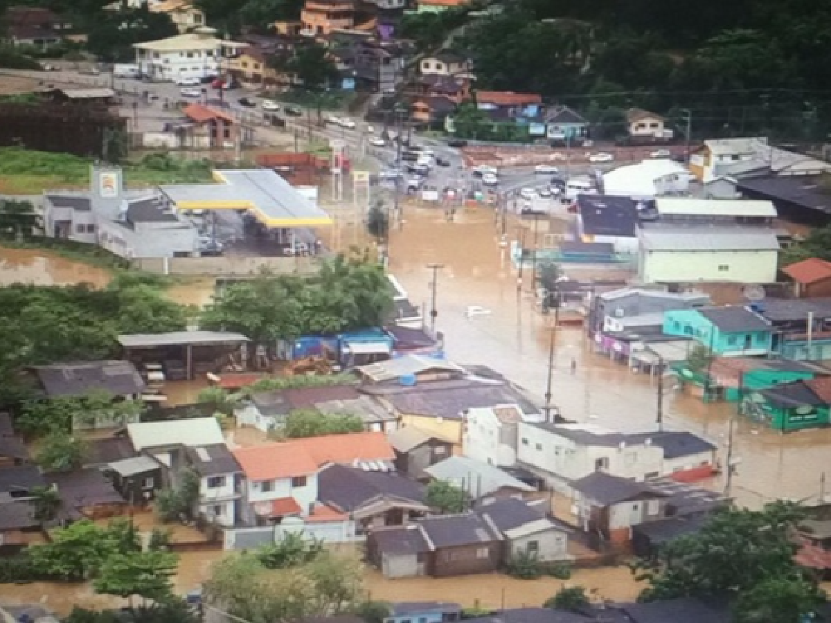 Florianópolis vuelve a la normalidad, tras la lluvia
