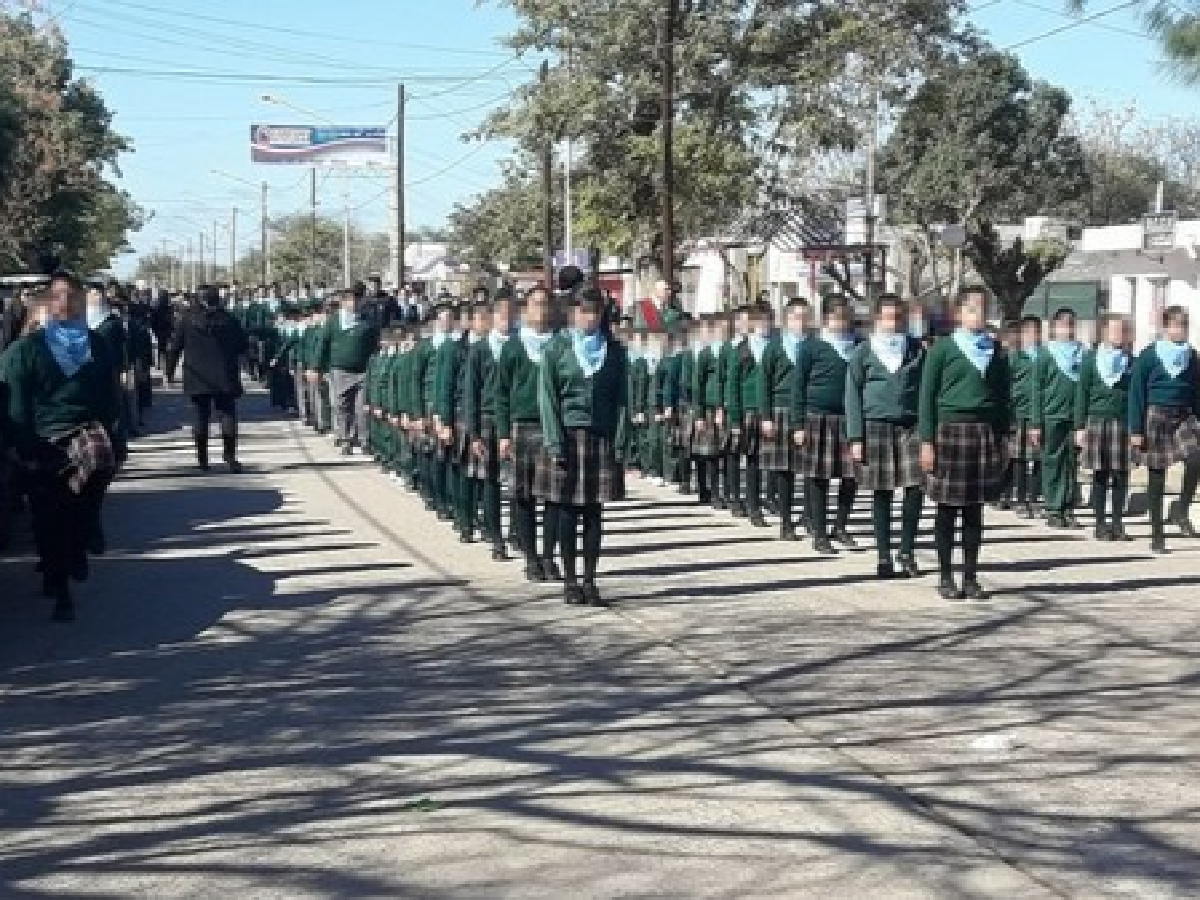 Polémica por un desfile de alumnos de un colegio contra el aborto en Santiago del Estero