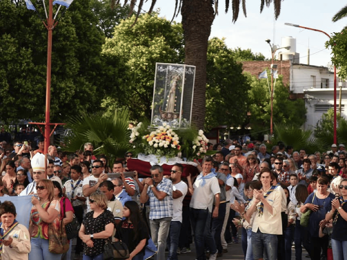 Miles de peregrinos rindieron honor a La Virgencita en “la villa” 
