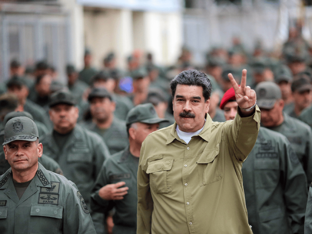 Maduro denunció que militares desertores conspiran desde Colombia
