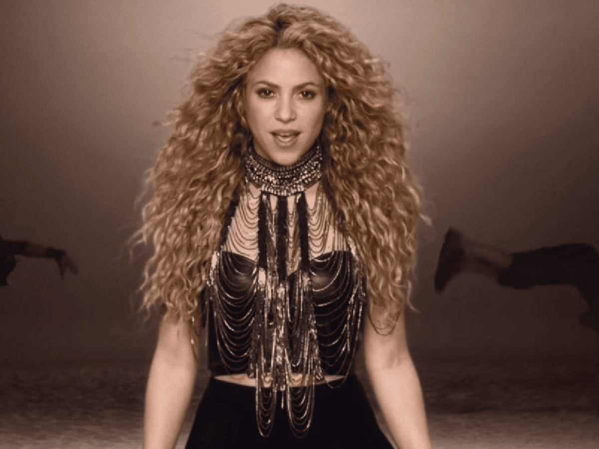 Confirman que Shakira promocionó su nueva gira con un símbolo usado por los Nazis