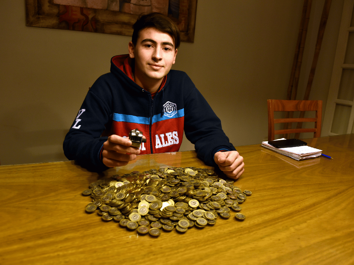 Valentino y sus 1.000 monedas de 2 pesos  