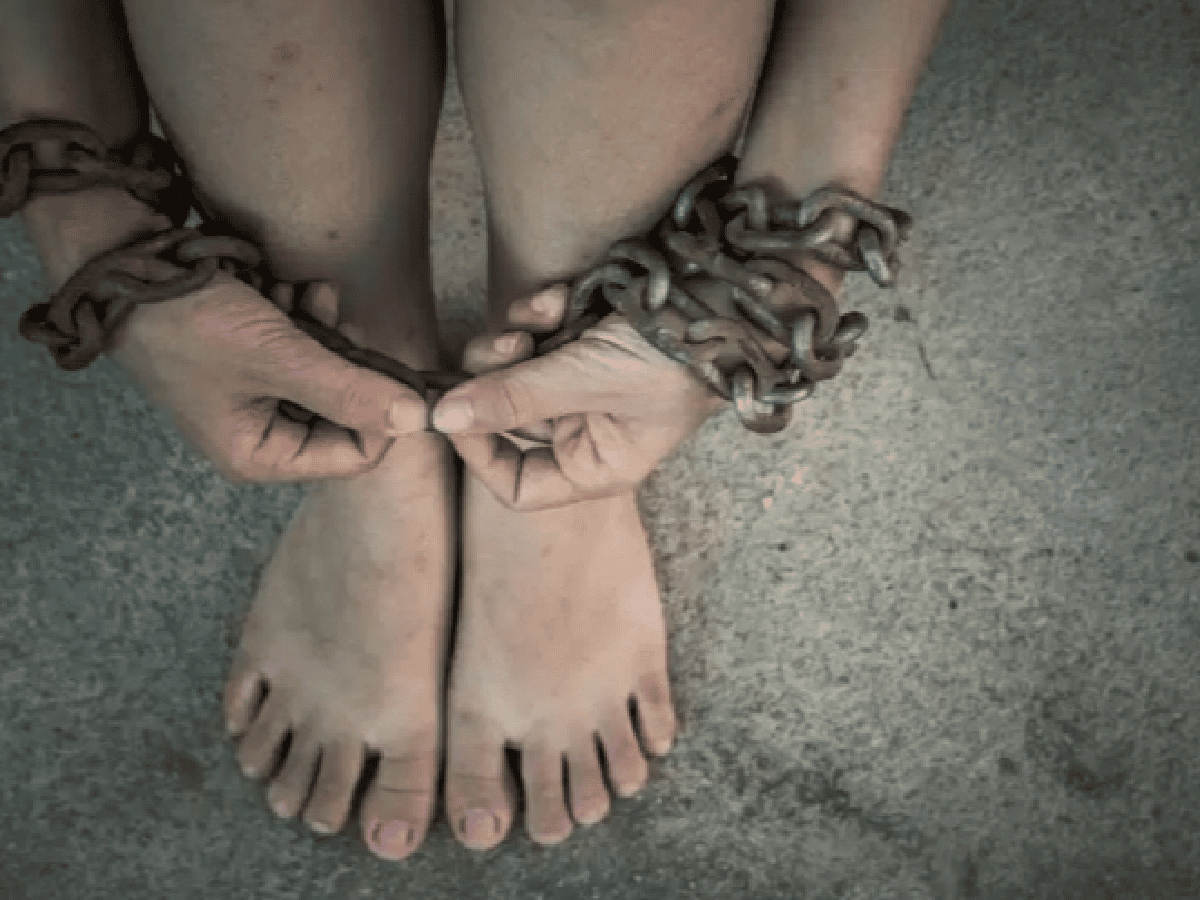 Fue secuestrada y esclavizada sexualmente por un ex preso