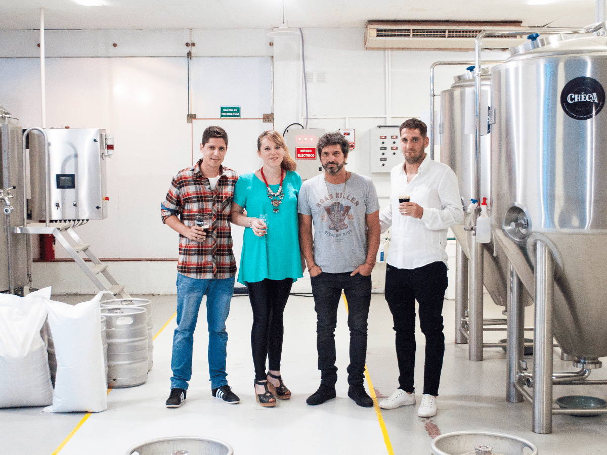 Hermanos y emprendedores: abrieron  fábrica de cerveza artesanal en Sacanta