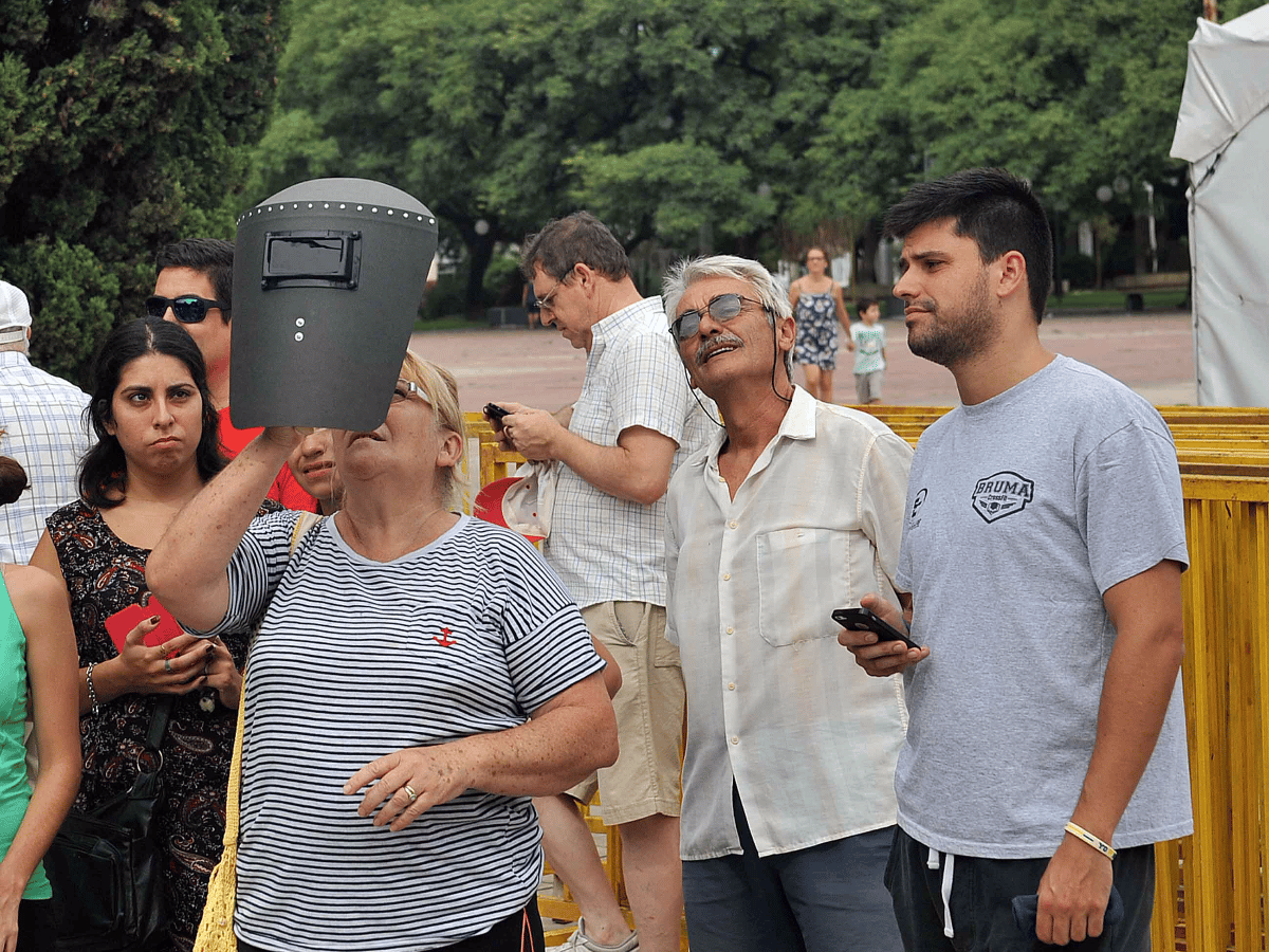 Elclipse de sol anular: espectáculo que congregó a muchas familias en la ciudad 