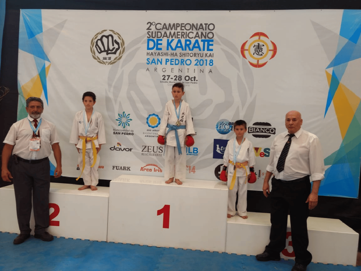 Karatecas de Porteña son campeones sudamericanos