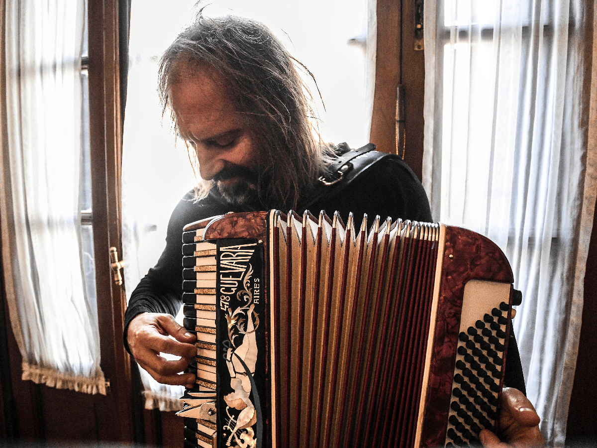 Chango Spasiuk celebra cuatro décadas con la música, "un  proceso de múltiples búsquedas" 