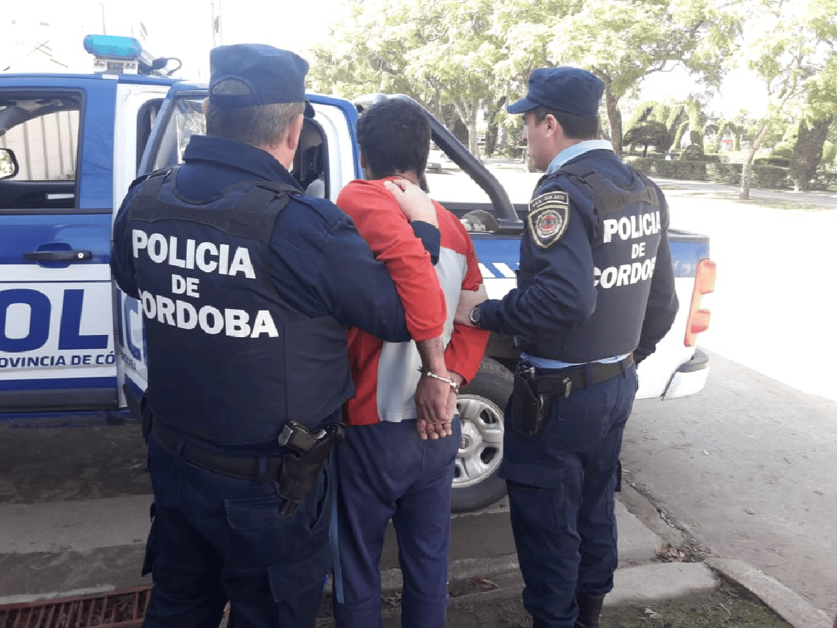 Detienen a un joven durante un allanamiento en Porteña