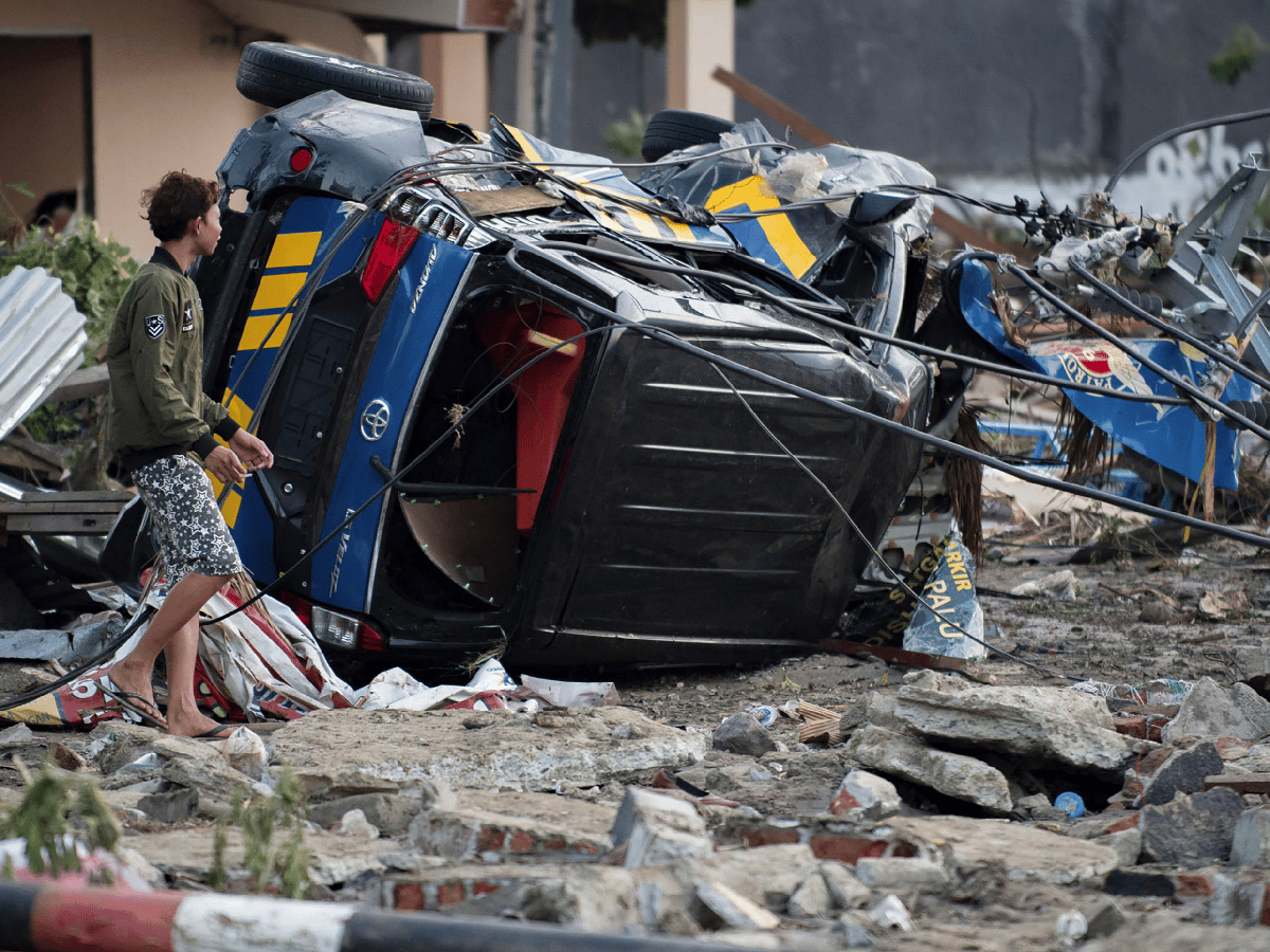 Indonesia: al menos 385 muertos y más de 500 heridos por terremotos y tsunami