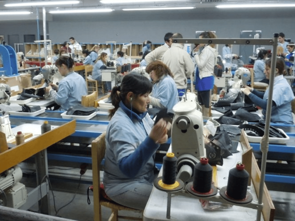 La principal fabricante de Nike en Argentina despidió a 400 empleados