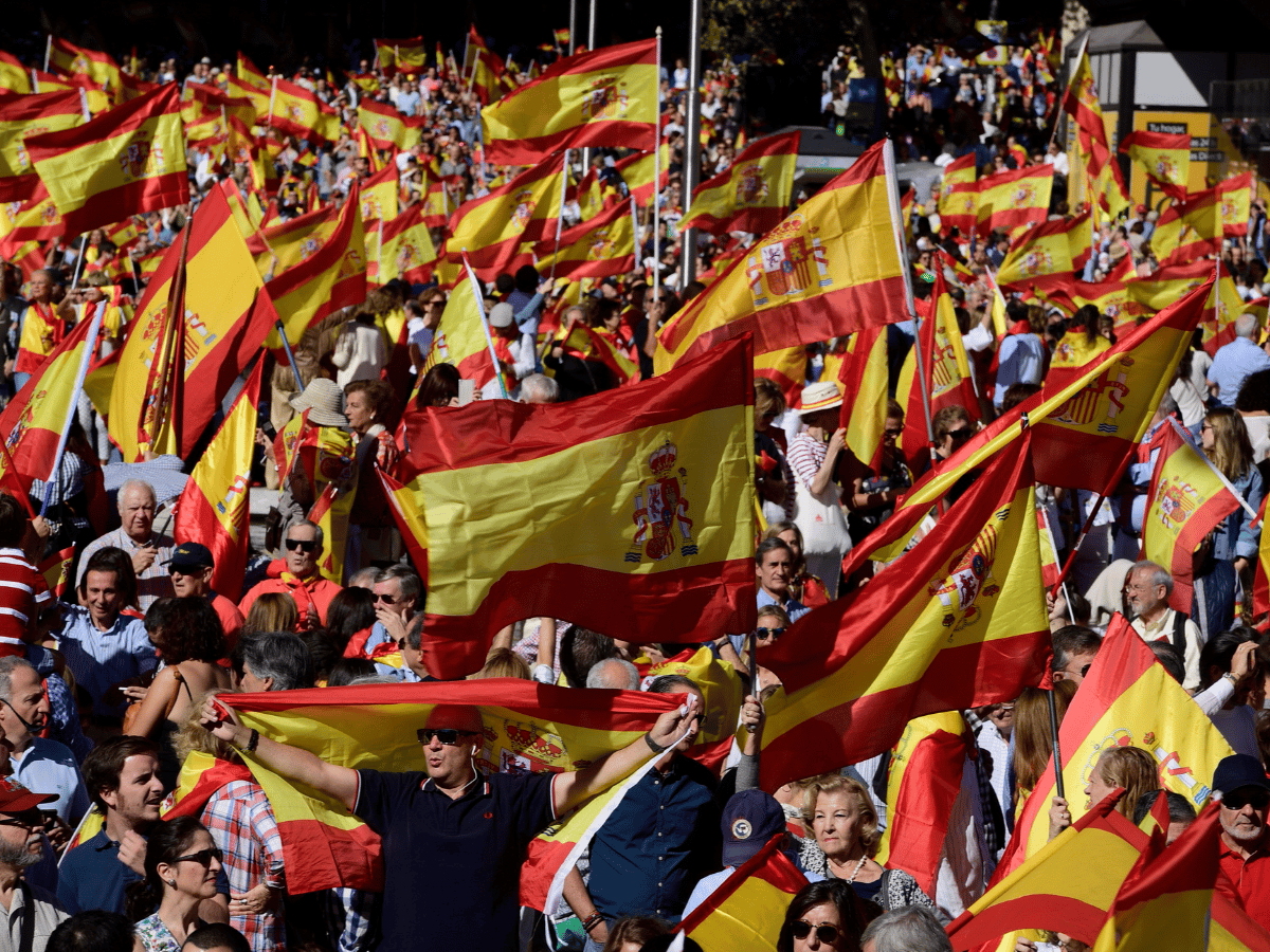 Masivas marchas en España a favor del diálogo en Cataluña 