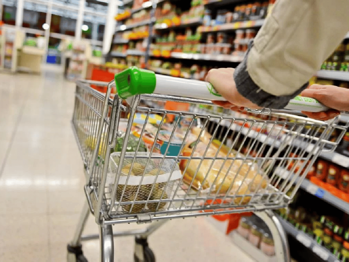 Los precios se descongelan: supermercados aumentan alimentos y el jueves sube la nafta