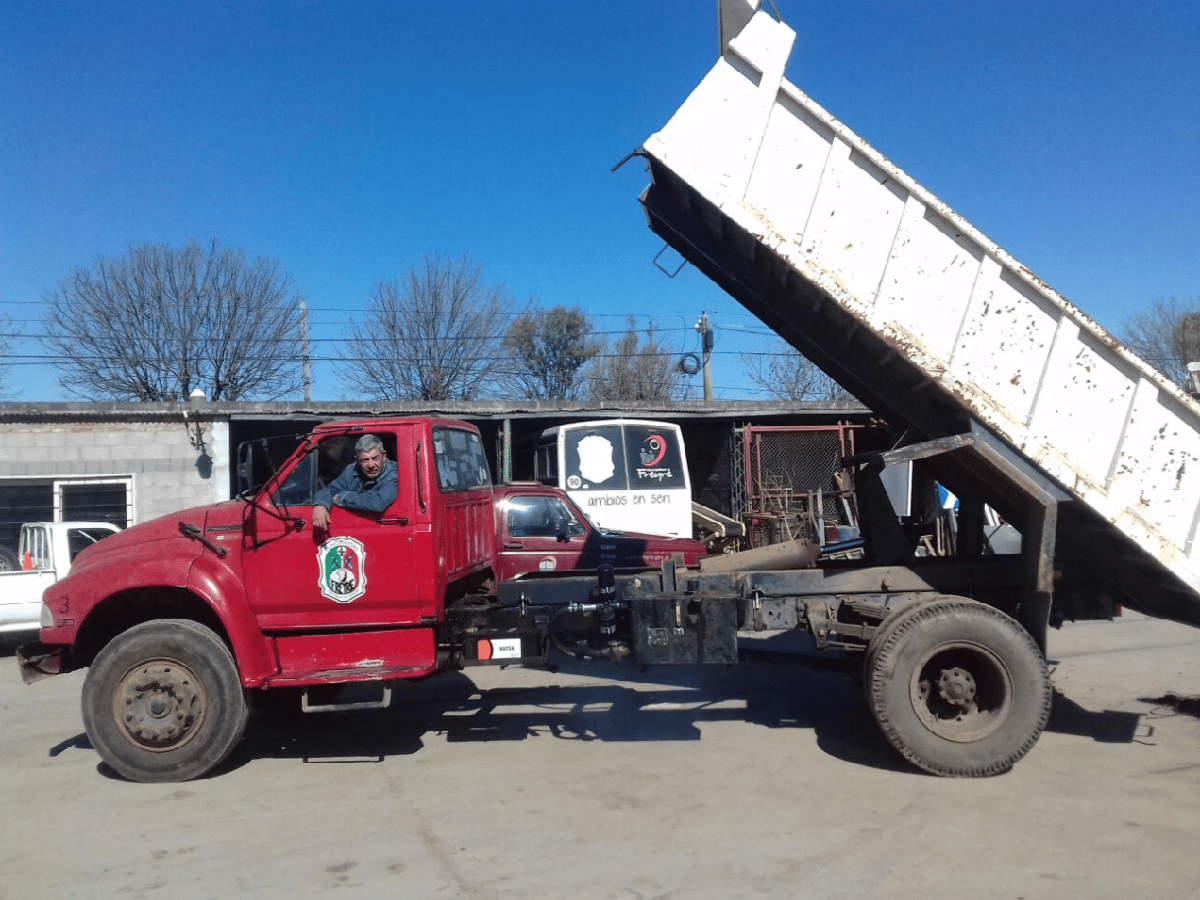 Freyre: acondicionan camión  para recolección de residuos 