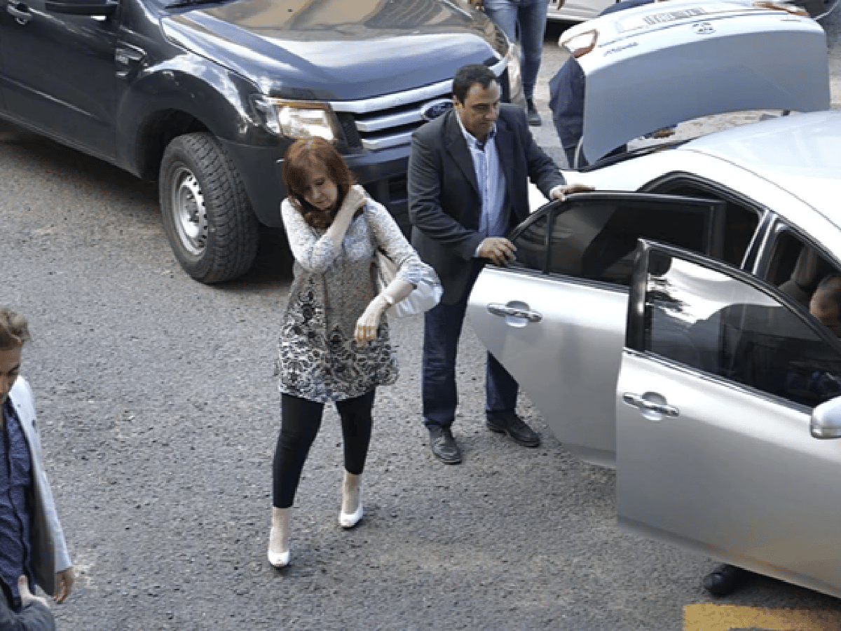 Cristina Fernández presentó un escrito y denunció "persecución"
