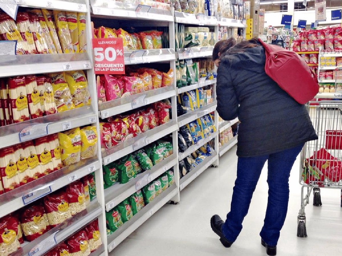 Supermercados: proveedores suspenden ventas y hay problemas para reponer la mercadería