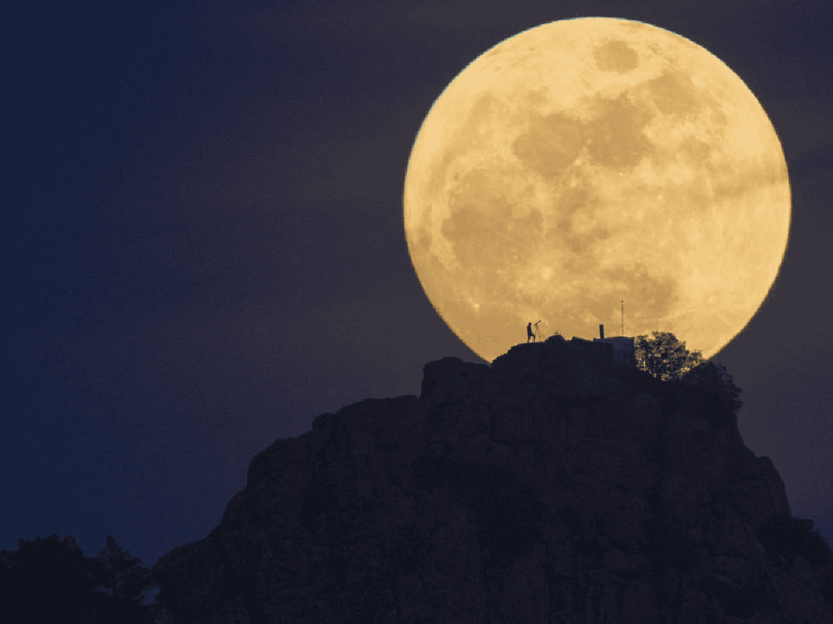 Un estudio alerta que la Luna se está encogiendo y arrugando