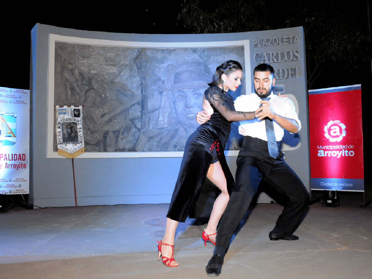 Arroyito: show de tango en homenaje  a Gardel    