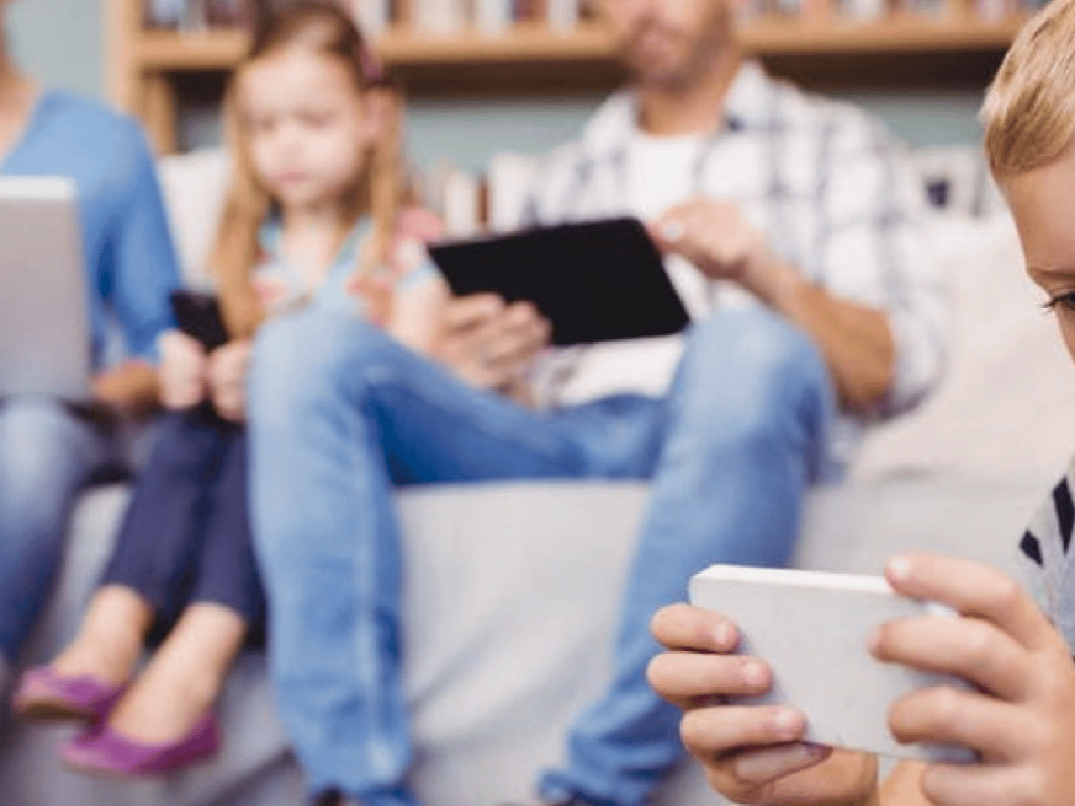  El celular en familia: educar antes que prohibir 