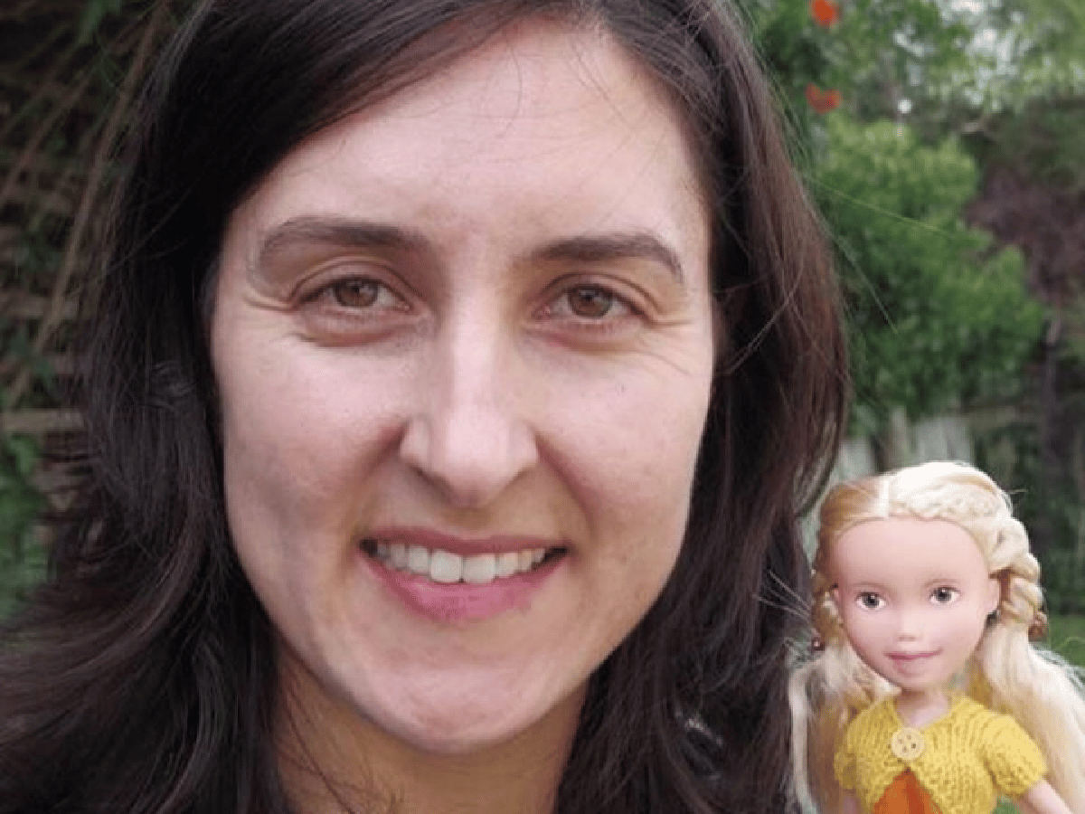 La artista australiana que recicla muñecas contra los estereotipos de belleza