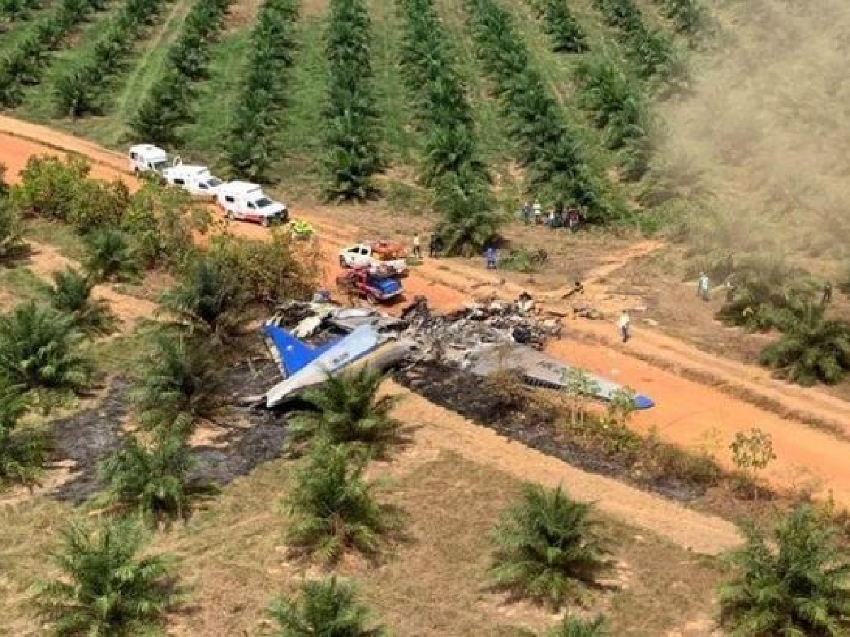 Cayó avión en Colombia: 14 muertos