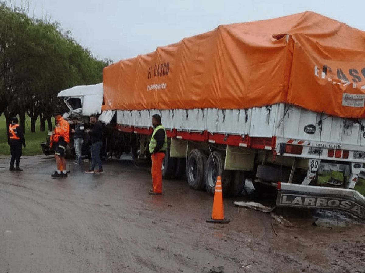 Chocaron dos camiones de frente en la ruta 19: un muerto 