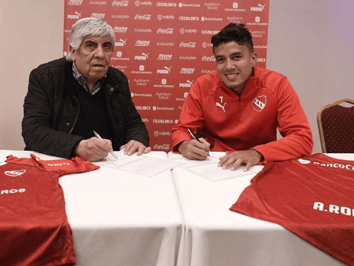 Roa firmó su contrato con Independiente