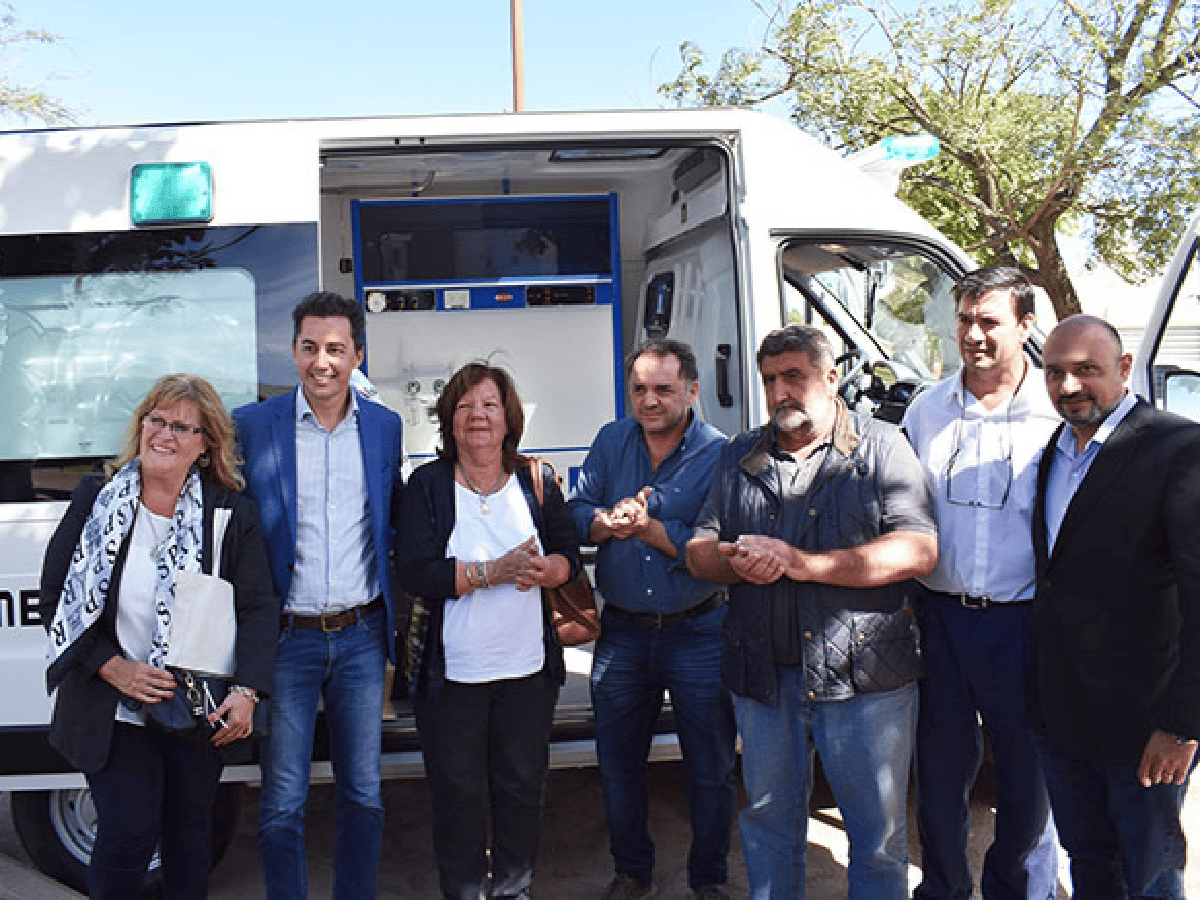 Devoto recibió una de las cuatro ambulancias entregadas en San Justo  (título)  