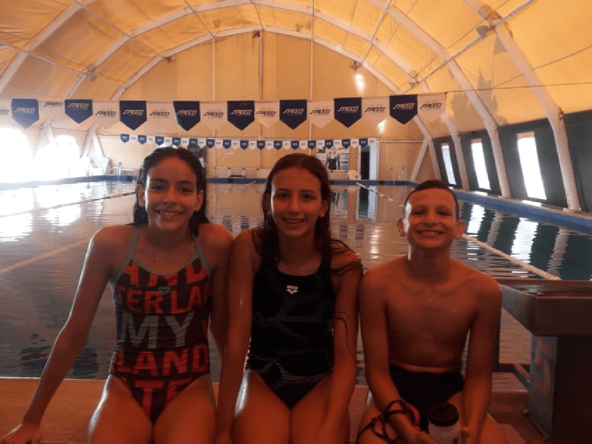    Nadadores locales compiten en Nacional 