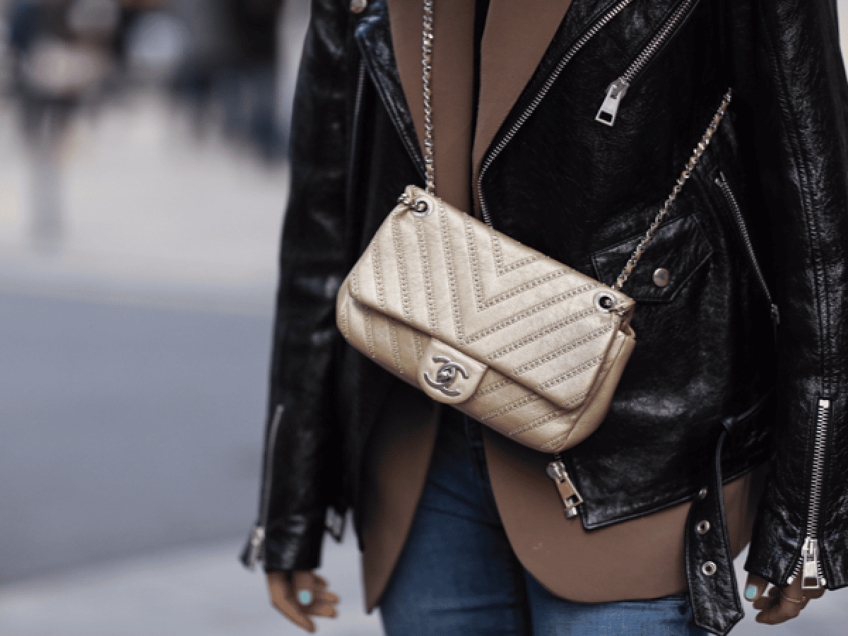 Chanel anunció que deja de usar pieles exóticas en sus accesorios