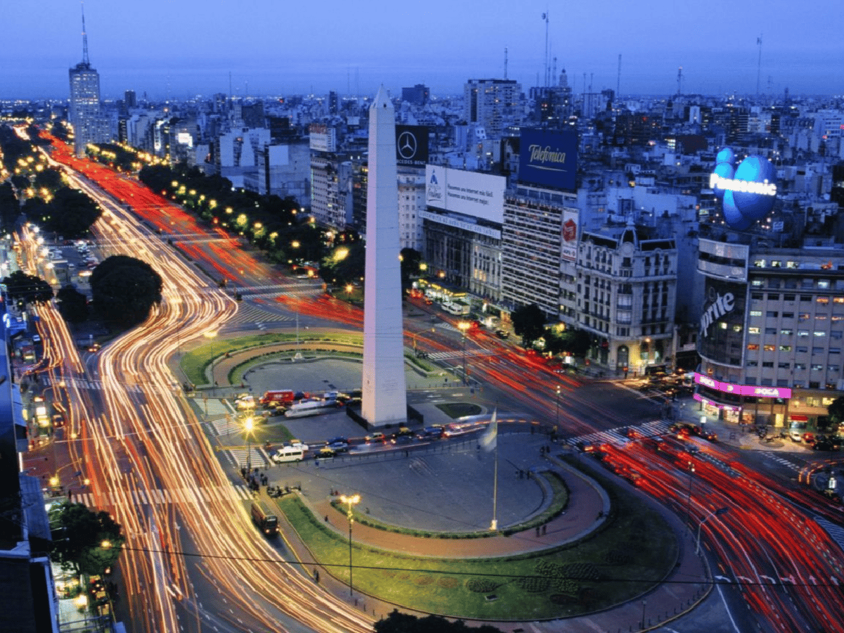 Para la prestigiosa revista Forbes “la Argentina está a un paso del colapso económico” 