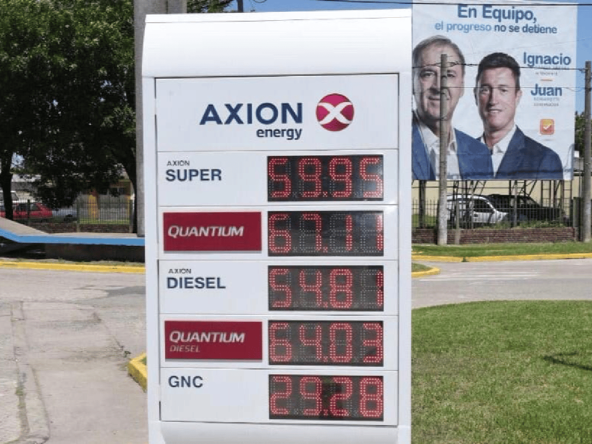 Desde este domingo, los combustibles son un 6 % más caros