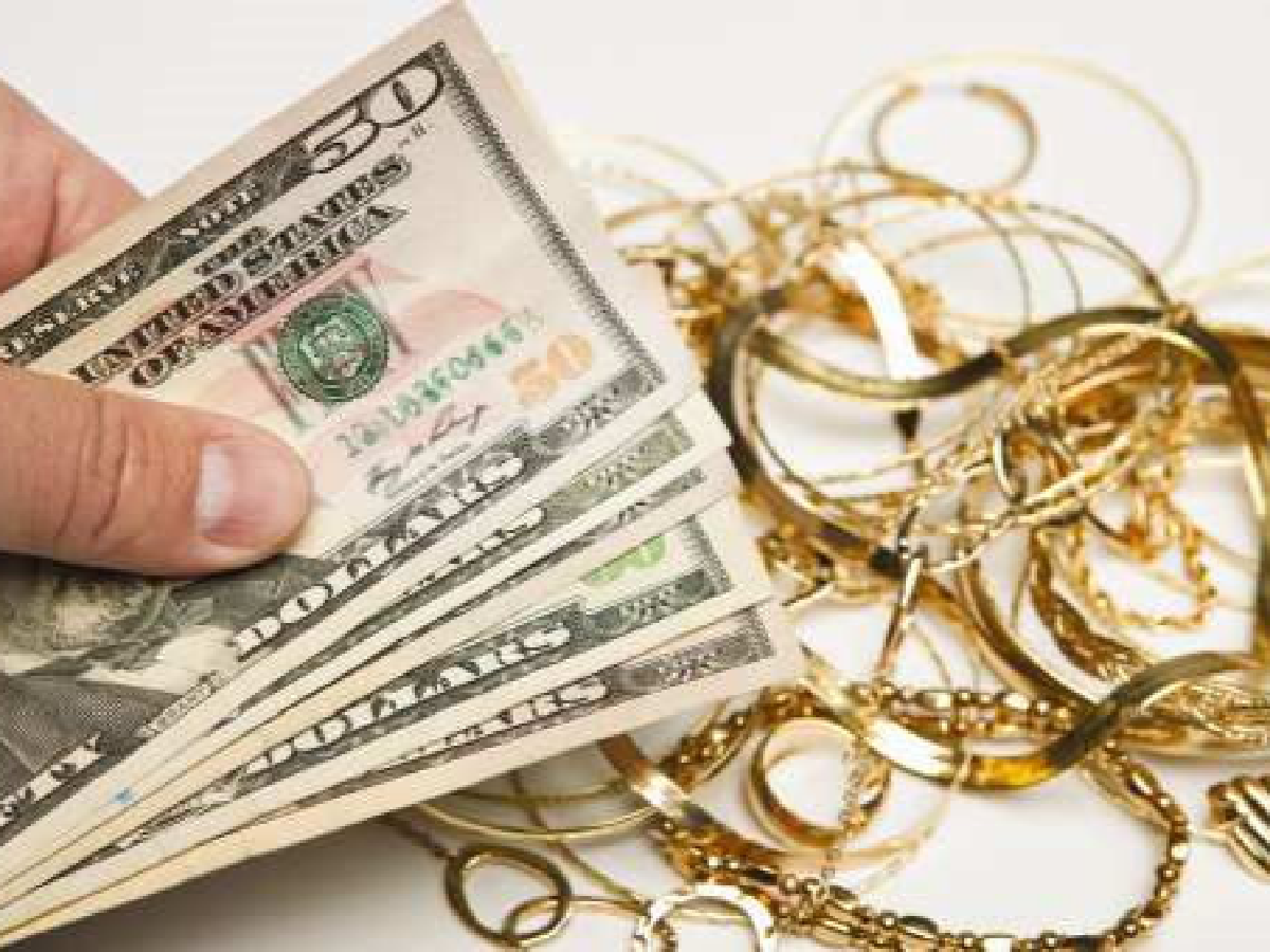 La crisis impacta en la venta de dólares e incentiva la del oro   