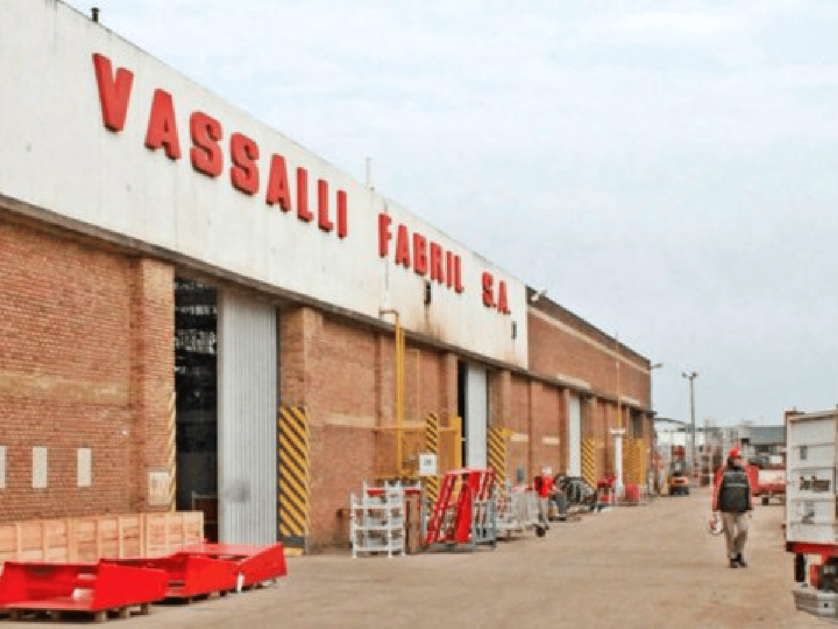 Suspendieron a 20 trabajadores planta  de cosechadoras santafesina Vassalli     