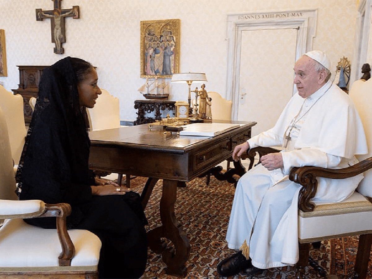 La embajadora ante el Vaticano presentó sus cartas credenciales al Papa