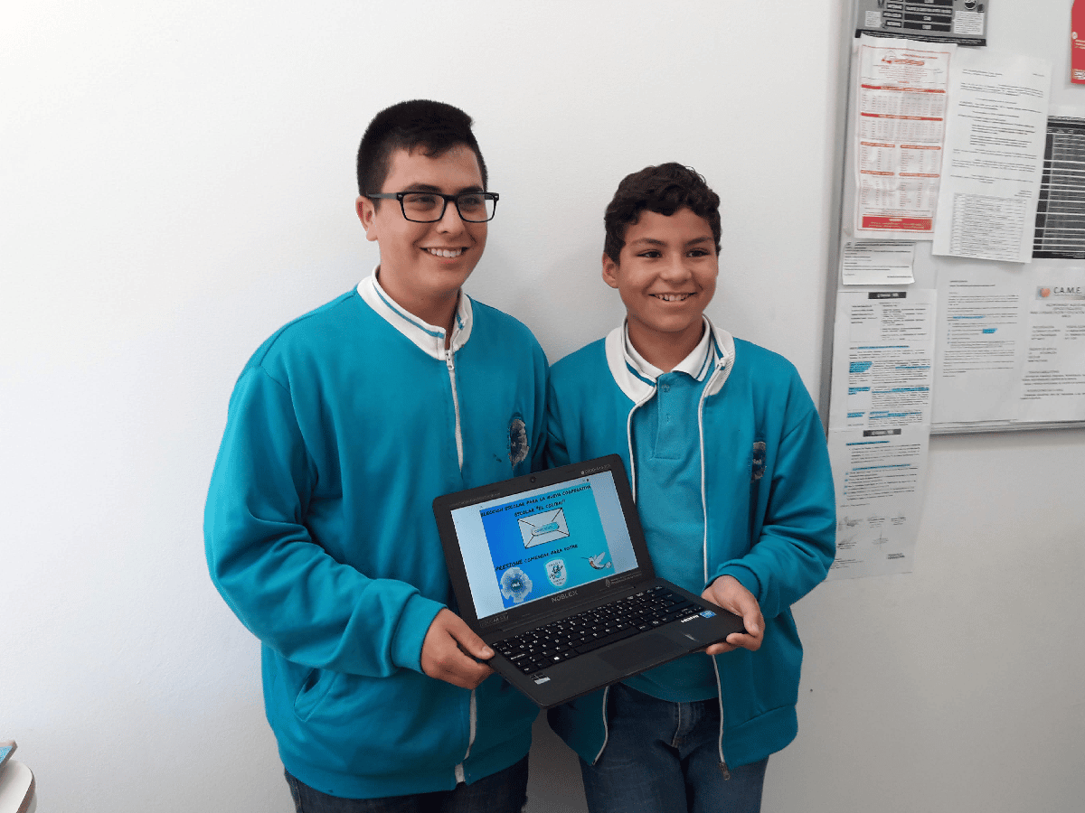De la mano de dos estudiantes, el voto electrónico llegó a una escuela de Porteña             