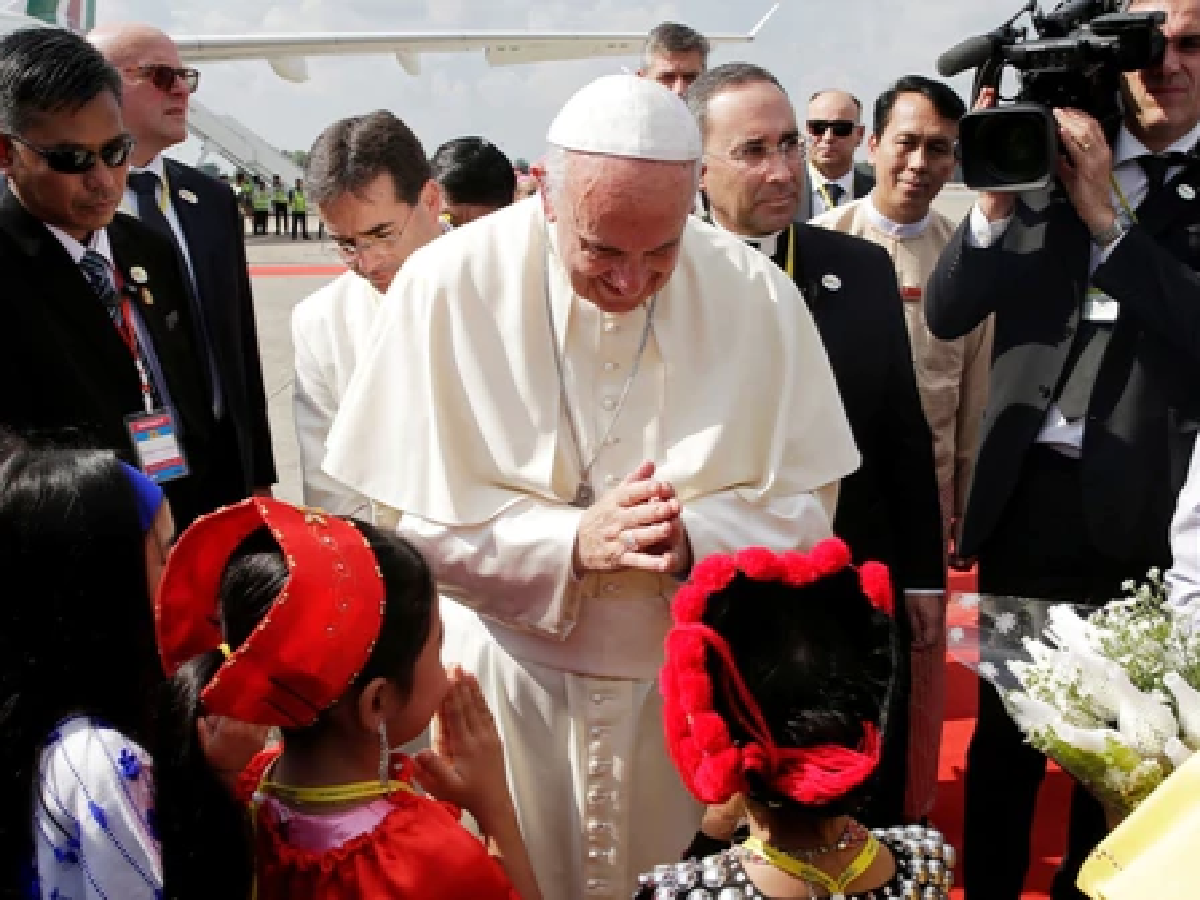 El papa Francisco llegó a Myanmar y se reunirá con el jefe del Ejército