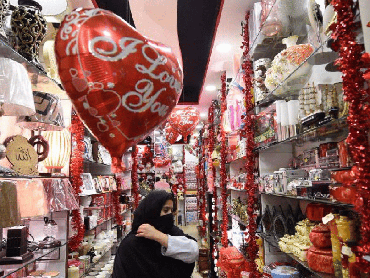 Prohíben en Pakistán celebrar el Día de San Valentín 