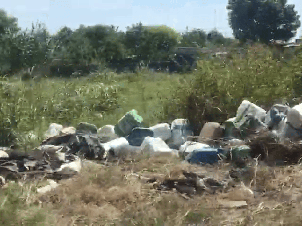 Grave: un video muestra bidones de glifosato  arrojados en el ejido urbano de Balnearia