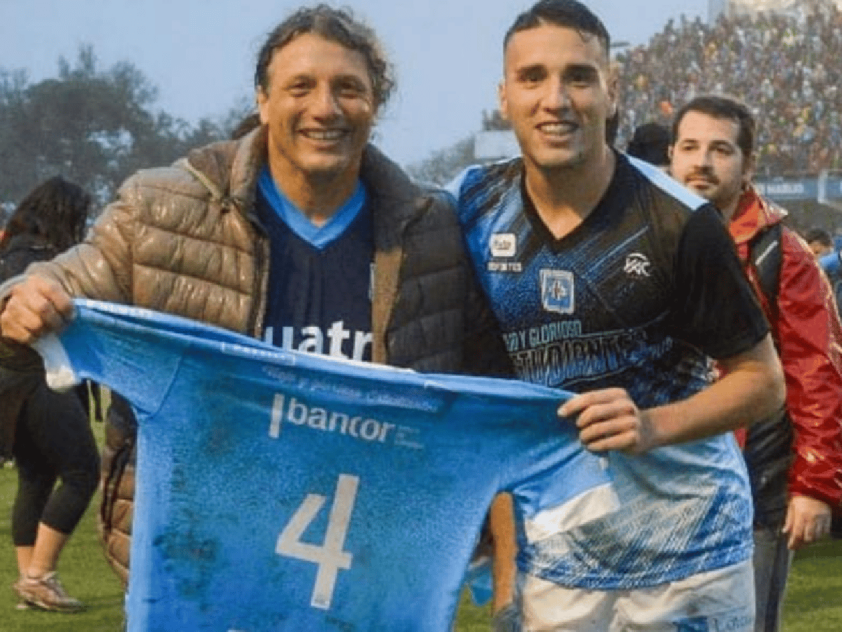 Viajó de Morteros a Río Cuarto en una Zanella para ver el debut de su hijo en la Primera Nacional