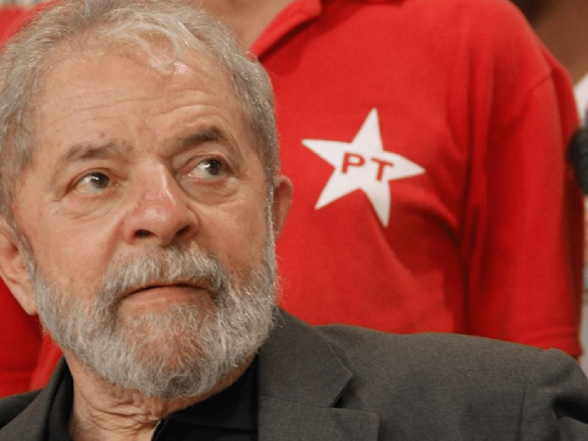 Incondicionales de Lula plantaron campamento frente a la cárcel.