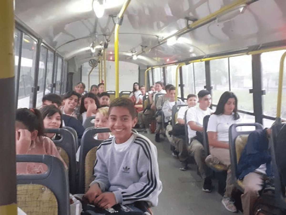El municipio reestructuró el servicio de transporte para alumnos de la escuela de campo 