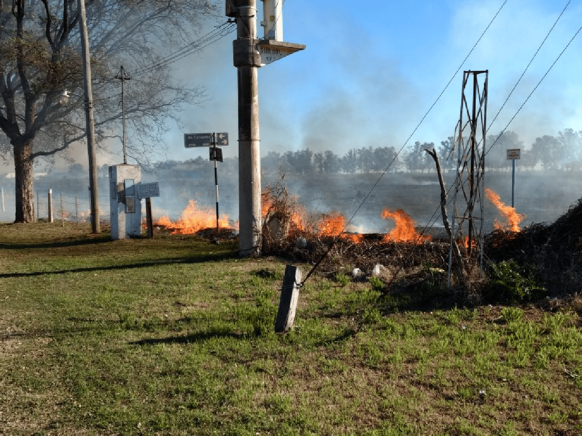 Un voraz incendio afectó la zona  de las rutas nacionales 19 y 158