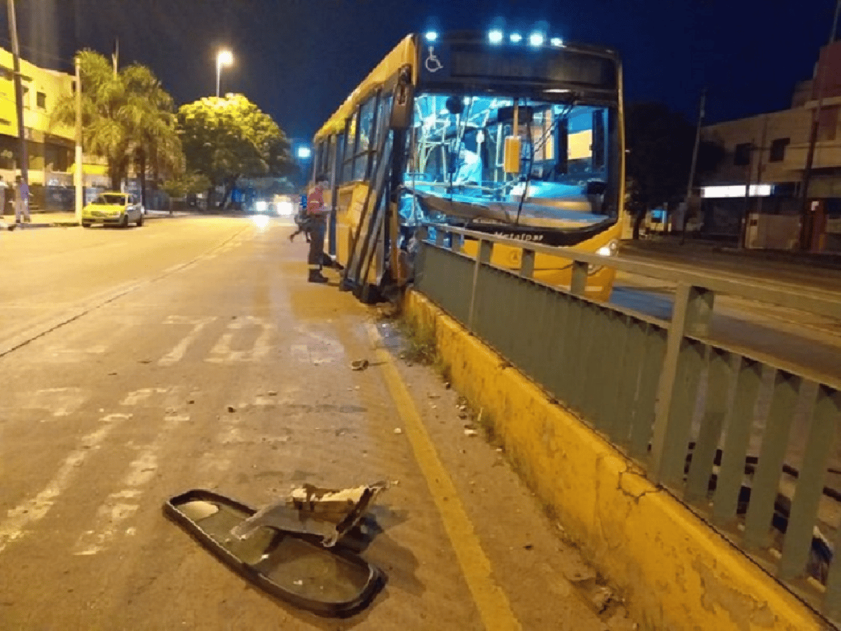 Córdoba: chocó un ómnibus de Coniferal y hay 17 pasajeros heridos