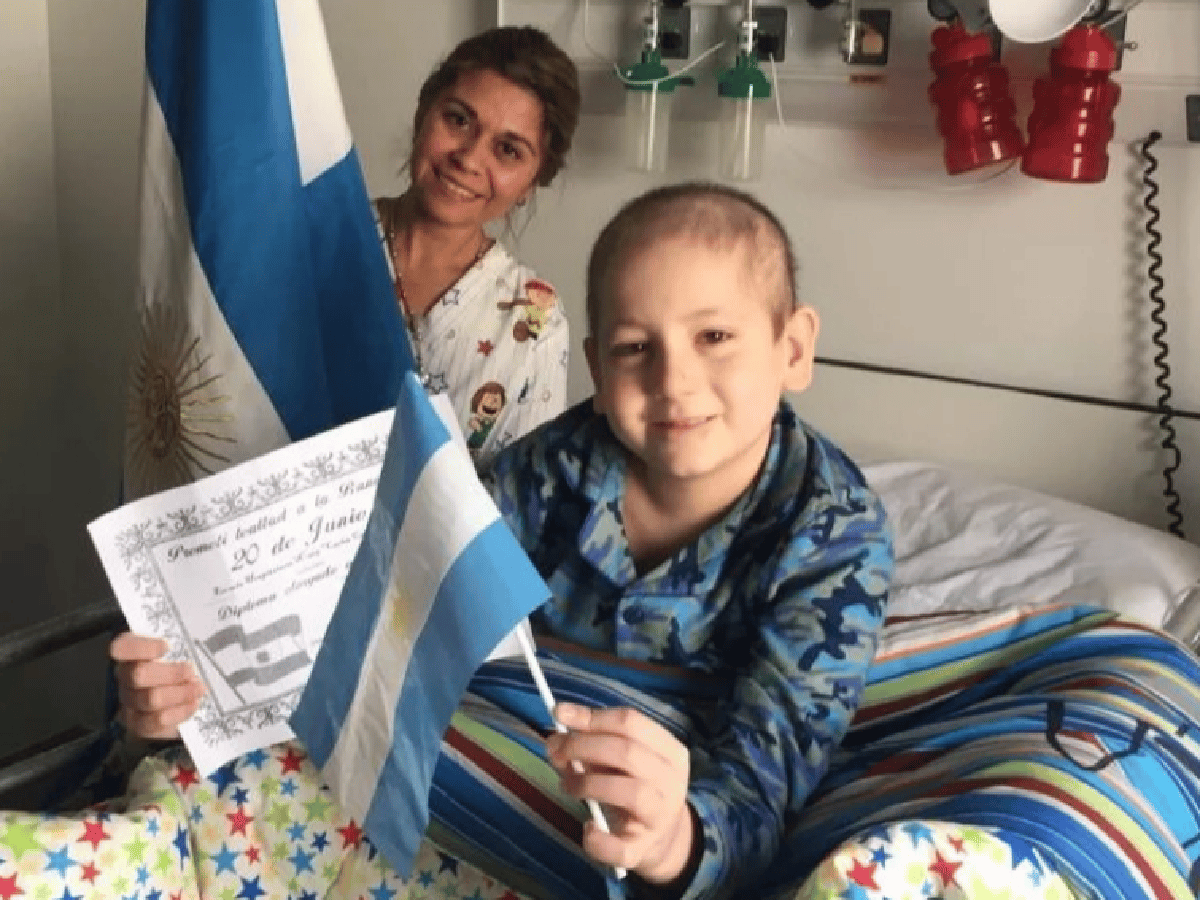 Tiene diez años, se recupera de leucemia y pide ayuda para un chico en tratamiento