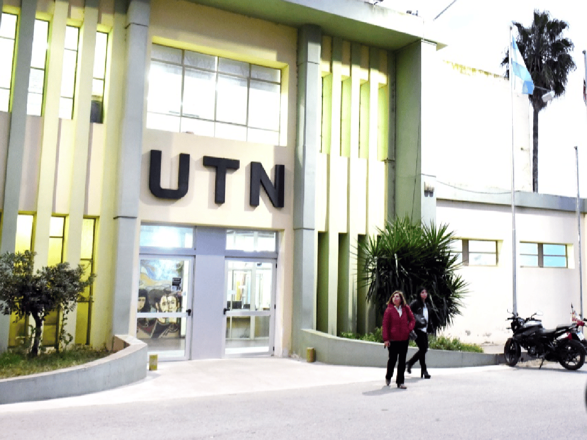 La mitad de los estudiantes  de la UTN son becados	